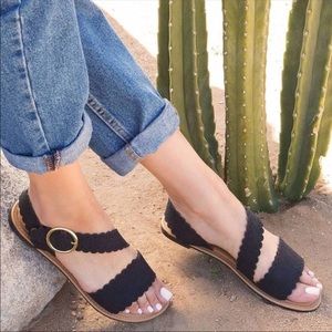 Black Scalloped Vegan Leather Big Buckle Strappy Flat Sandals Size 7.5